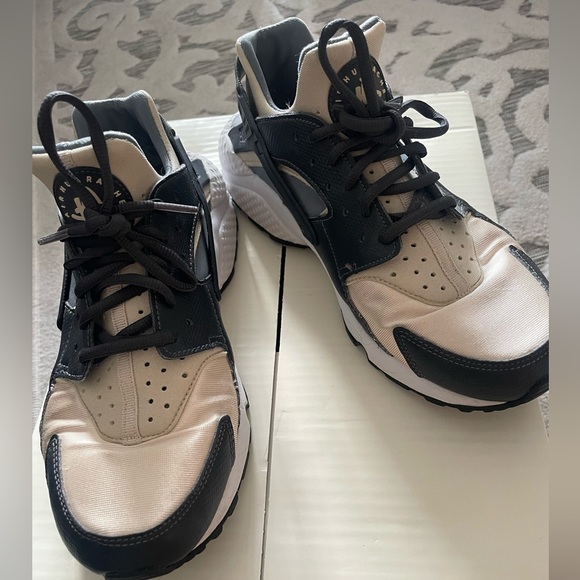 Nike Huarache Sneakers - Picture 4 of 7